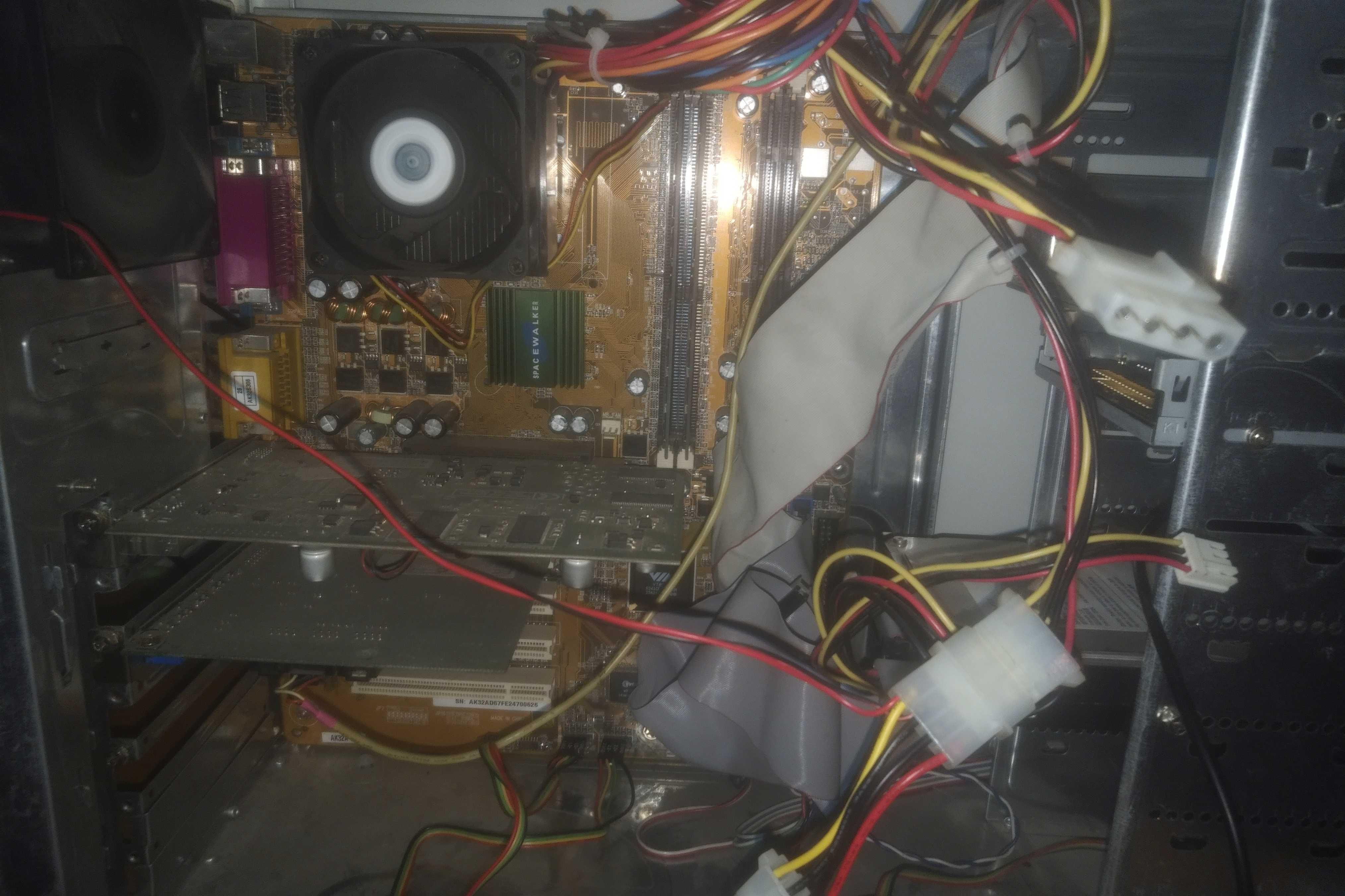Stary komputer z Radeon i SoundBlaster