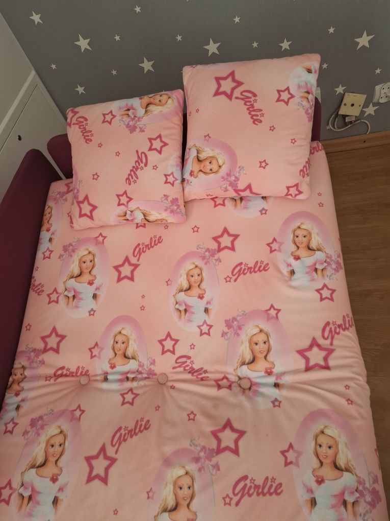Łóżko,  tapczan  plus 2 poduszki dla dziwwczynki