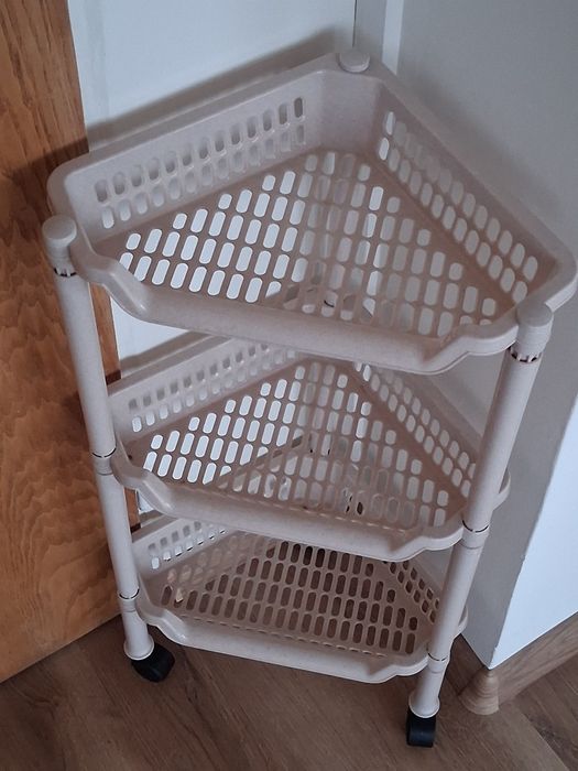 Plastikowa półka narożna