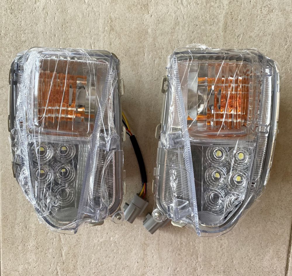 Поворотник с ДХО Toyota Prius/ денні ходові вогні фара 8152147060