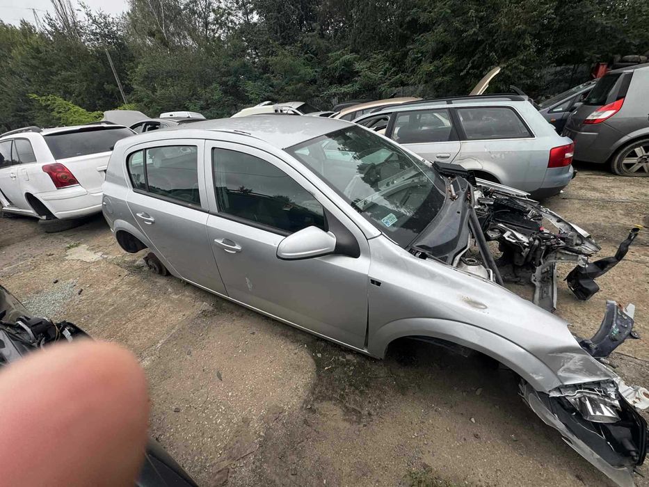Opel Astra H na części