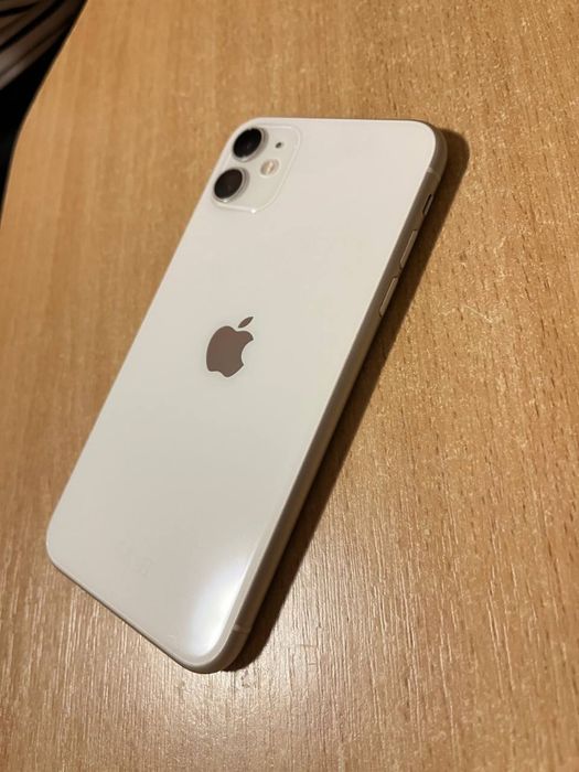 Продам айфон 11, білого кольору на 64ГБ! У хорошому стані !