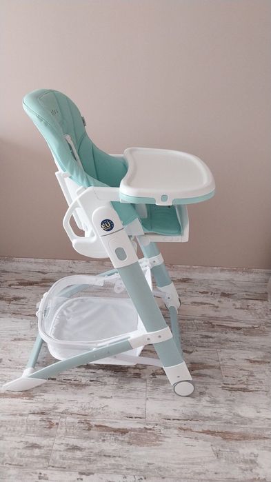 Дитячий стілець для годування