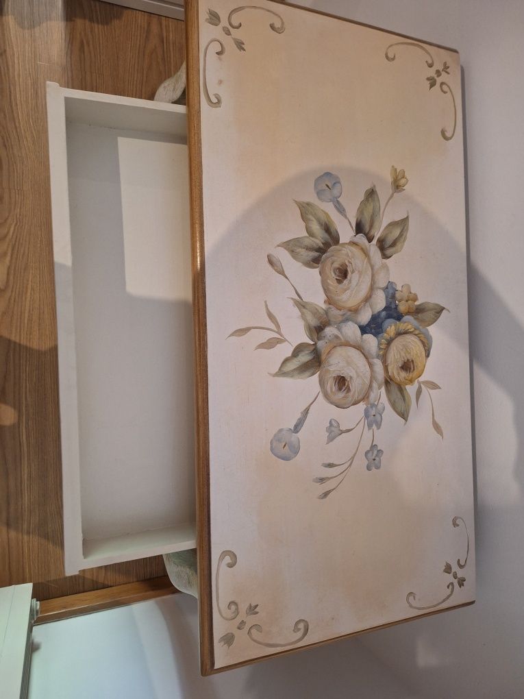 Mesa pintada à mão