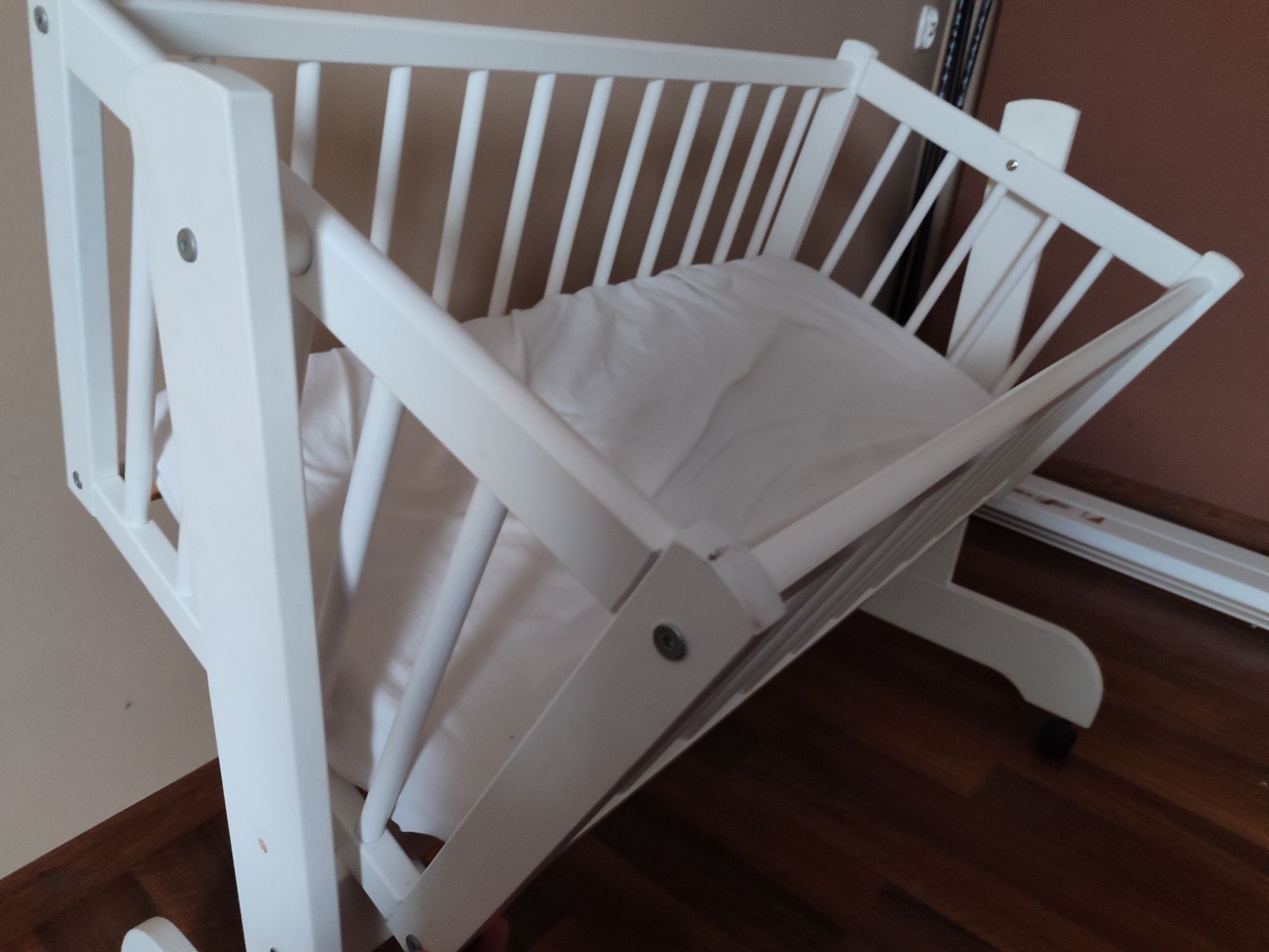 Drewniane łóżeczko bujaczek dla dziecka