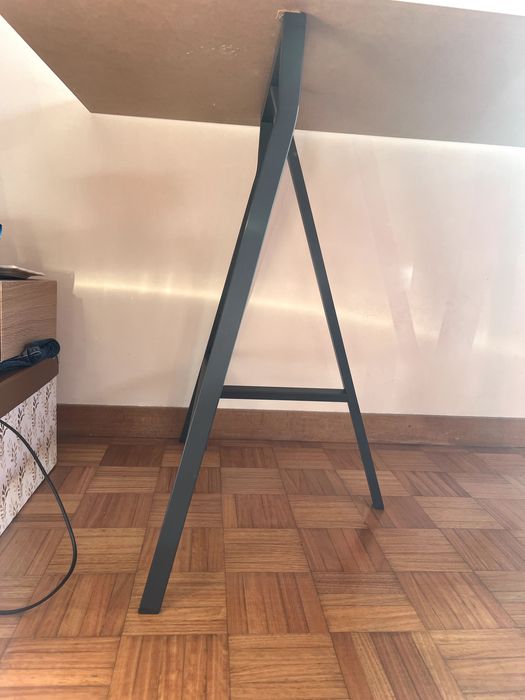 Secretária branca IKEA 200x60 c/ 2 cavaletes e perna suporte