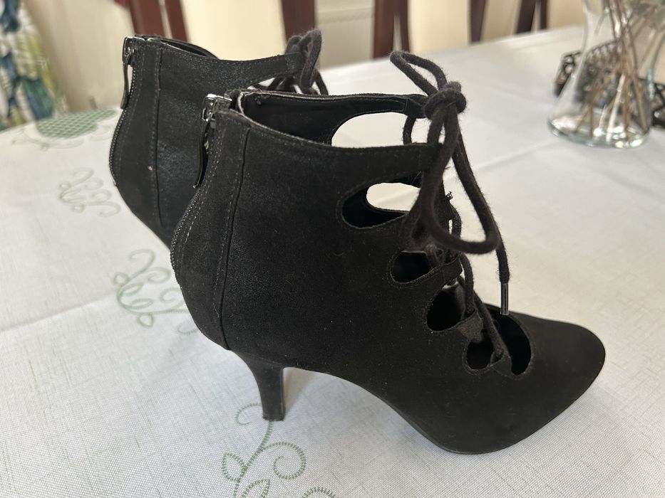 Buty na lato na obcasie