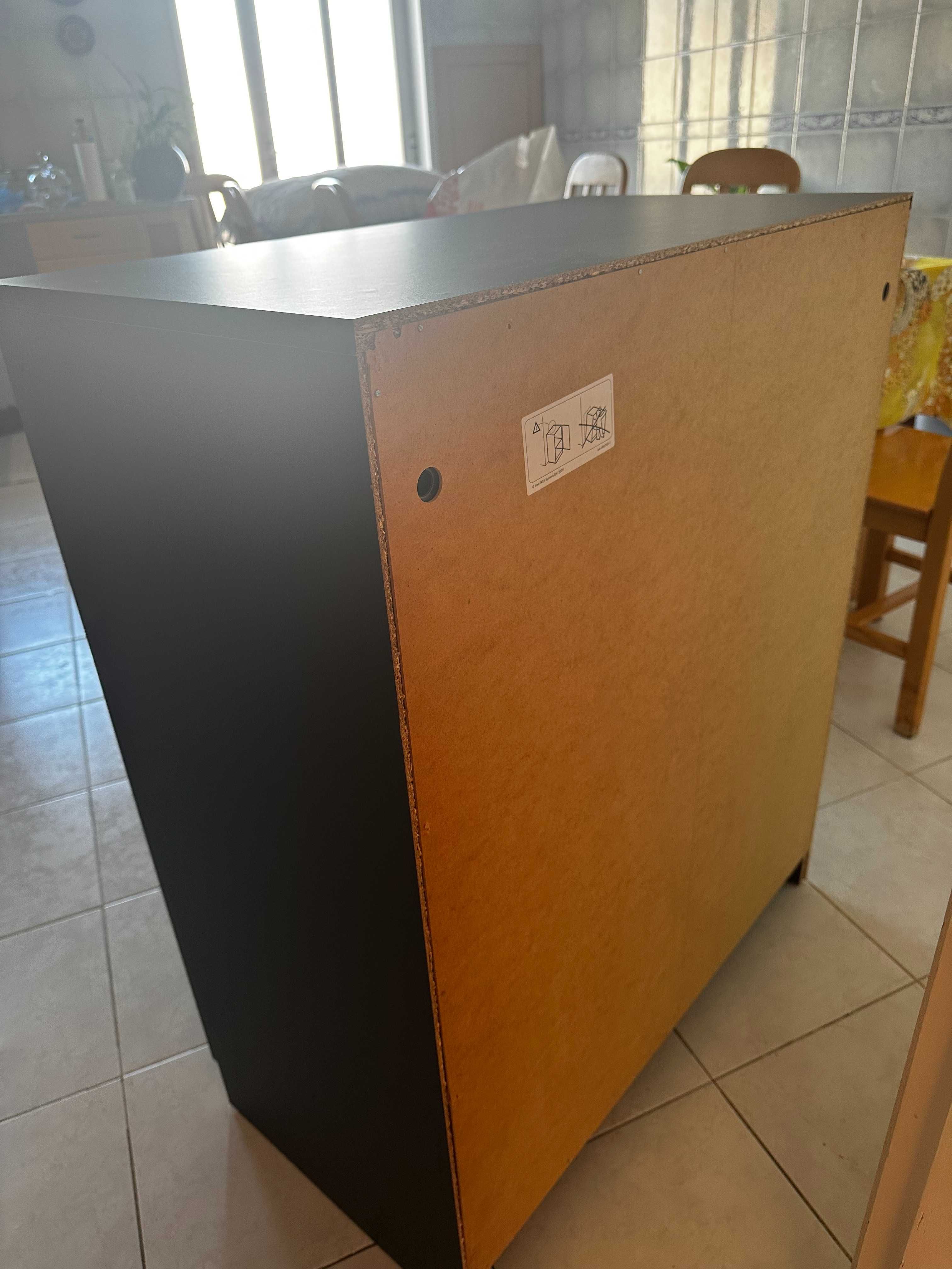 Armário Preto Elegante