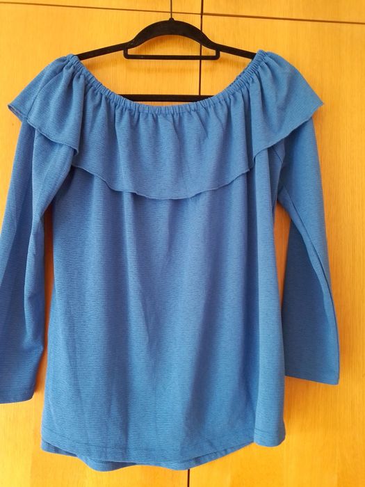 Várias camisolas em malha