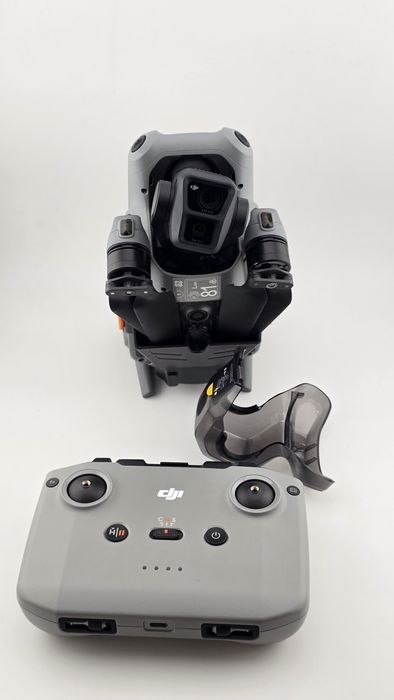 Dron dji air 3 z aparaturą i oryginalną torbą GWARANCJA TYLKO 10 CYKLI
