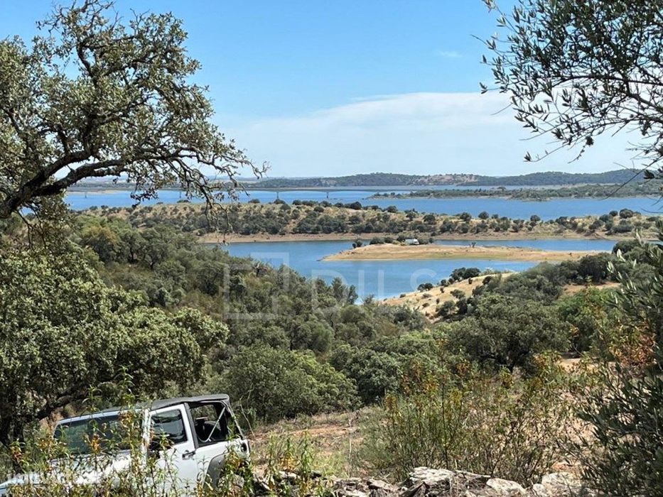 Terreno com projeto aprovado para moradia T5 em Reguengos de Monsaraz