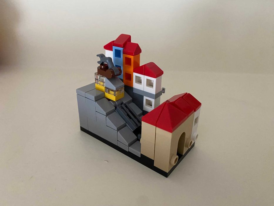 Lego MOC - Elétrico / Calvin & Hobbes / Ascensor da Bica / Notre-Dame