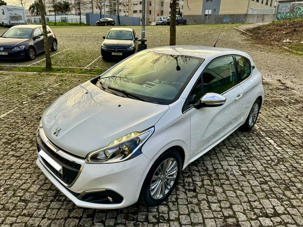 Peugeot 208 1.2 VTI 82cv Allure - Garantia - Bastantes Extras