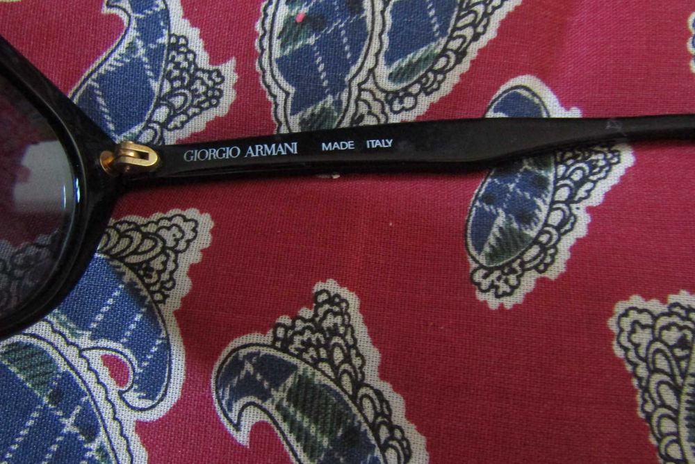 Óculos modelo clássico Giorgio Armani