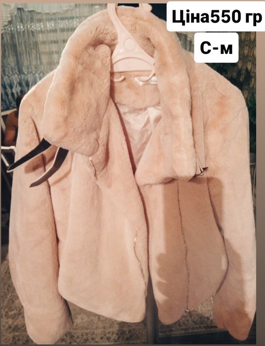 Шубка коротенька  зимова,колір пудра
