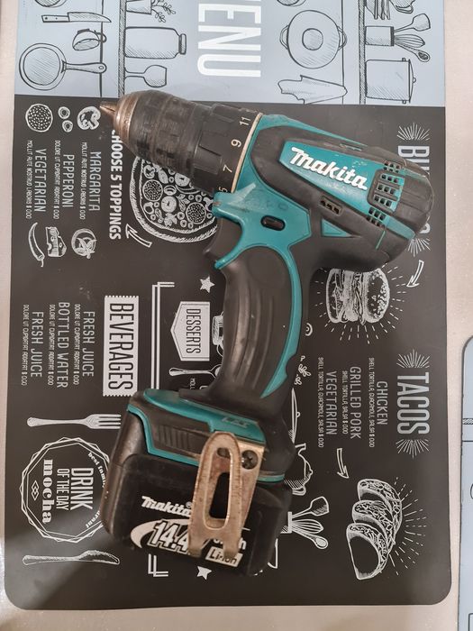 Шуруповерт Makita з акумулятором