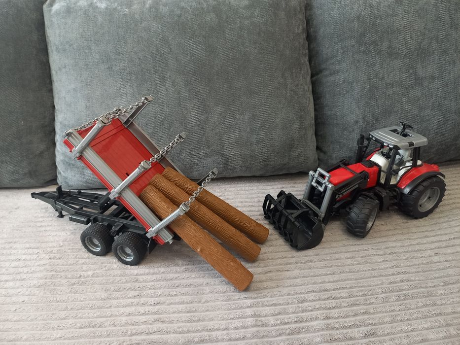 Трактор Massey Ferguson з ковшем та причіпом від Bruder