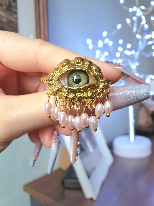 Anel surrealista olho verde, metal dourado, anel ajustável