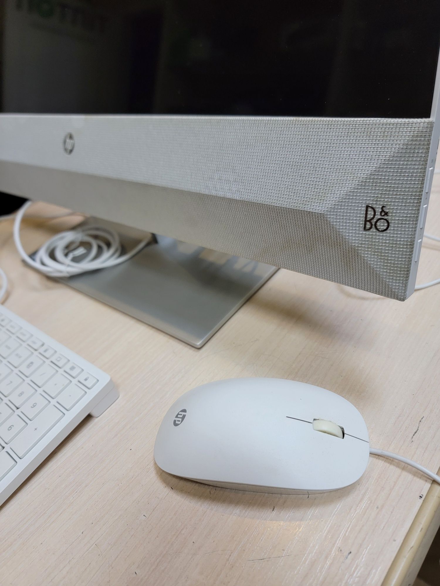 Продам моноблок HP 24-xa0001ur. 24", I5, 8ddr4, 120ssd.
