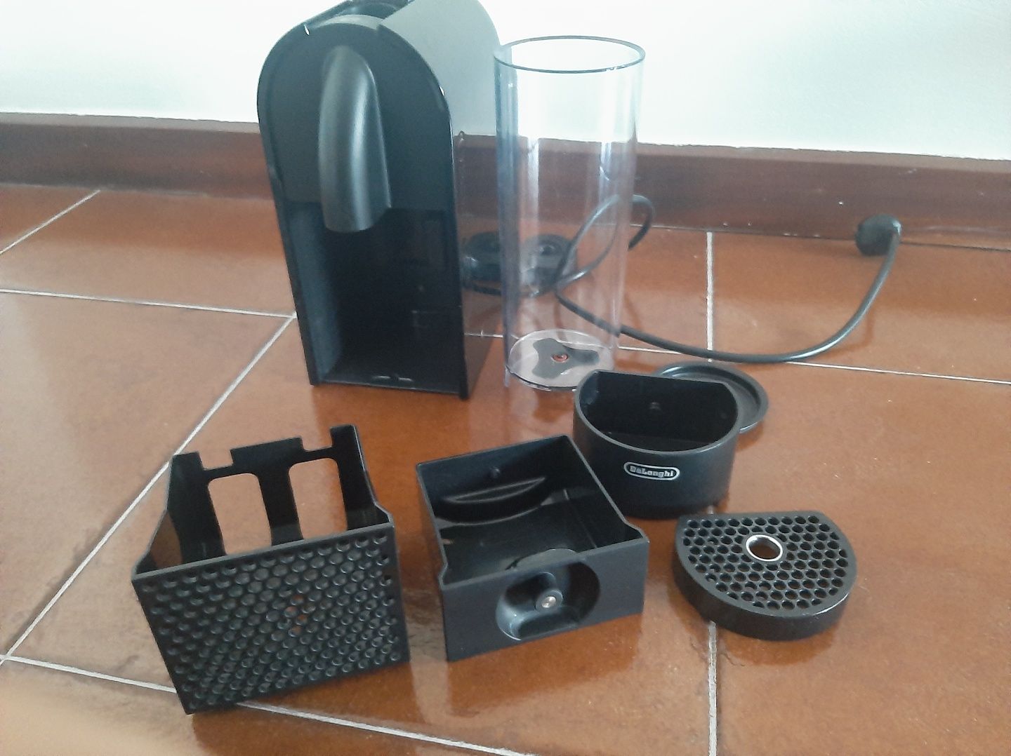 Máquina de café Nespresso DeLonghi para peças (Não funciona!)