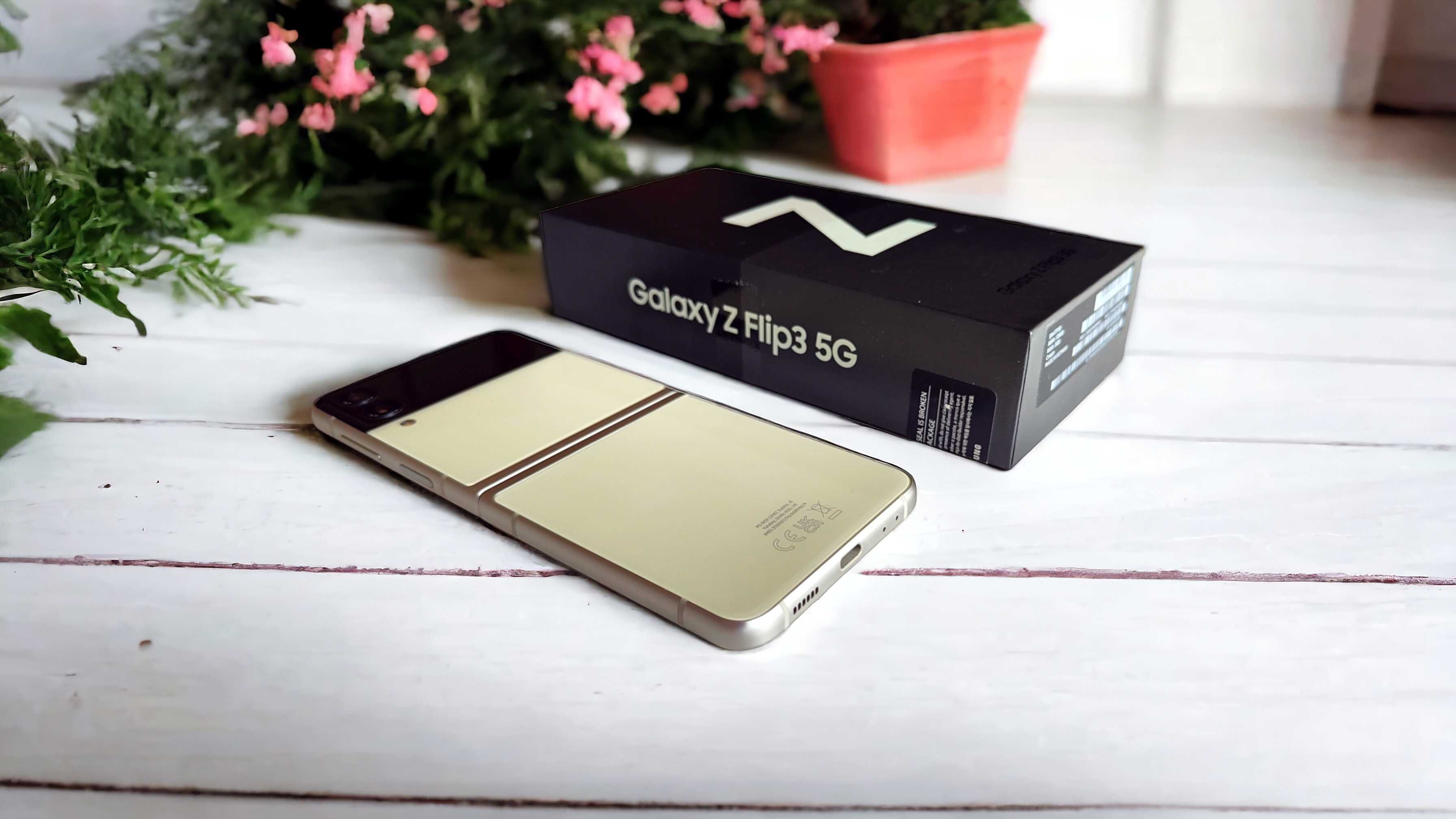 Samsung Galaxy Z Flip3 5G 8/128GB Zadbany - Zestaw