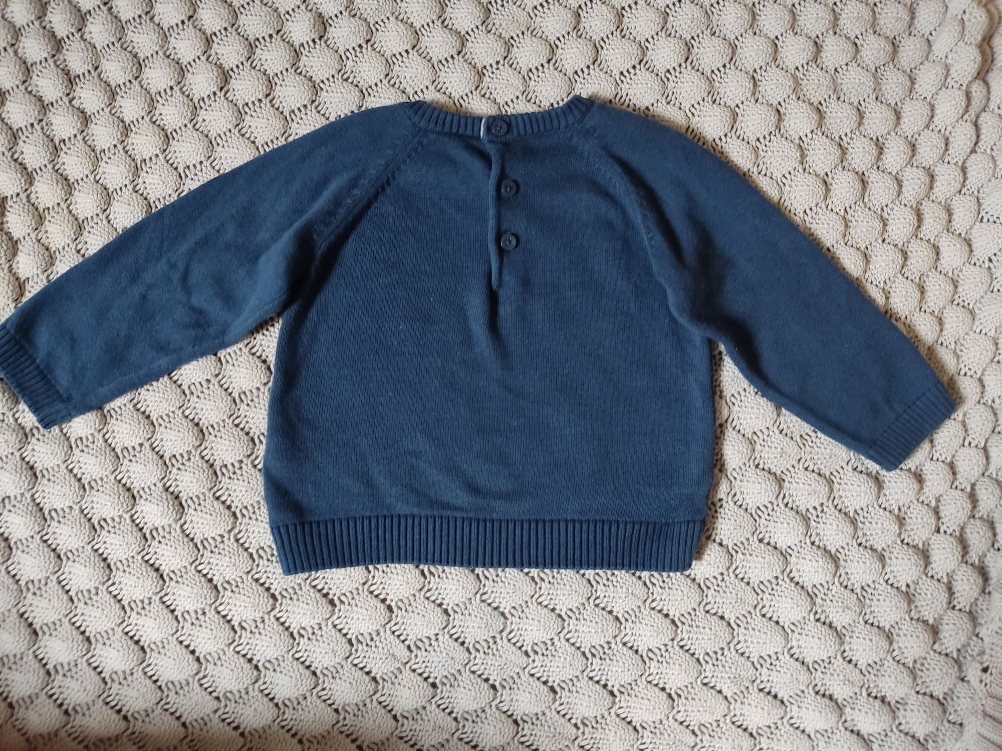 Granatowy sweterek niemowlęcy 74
