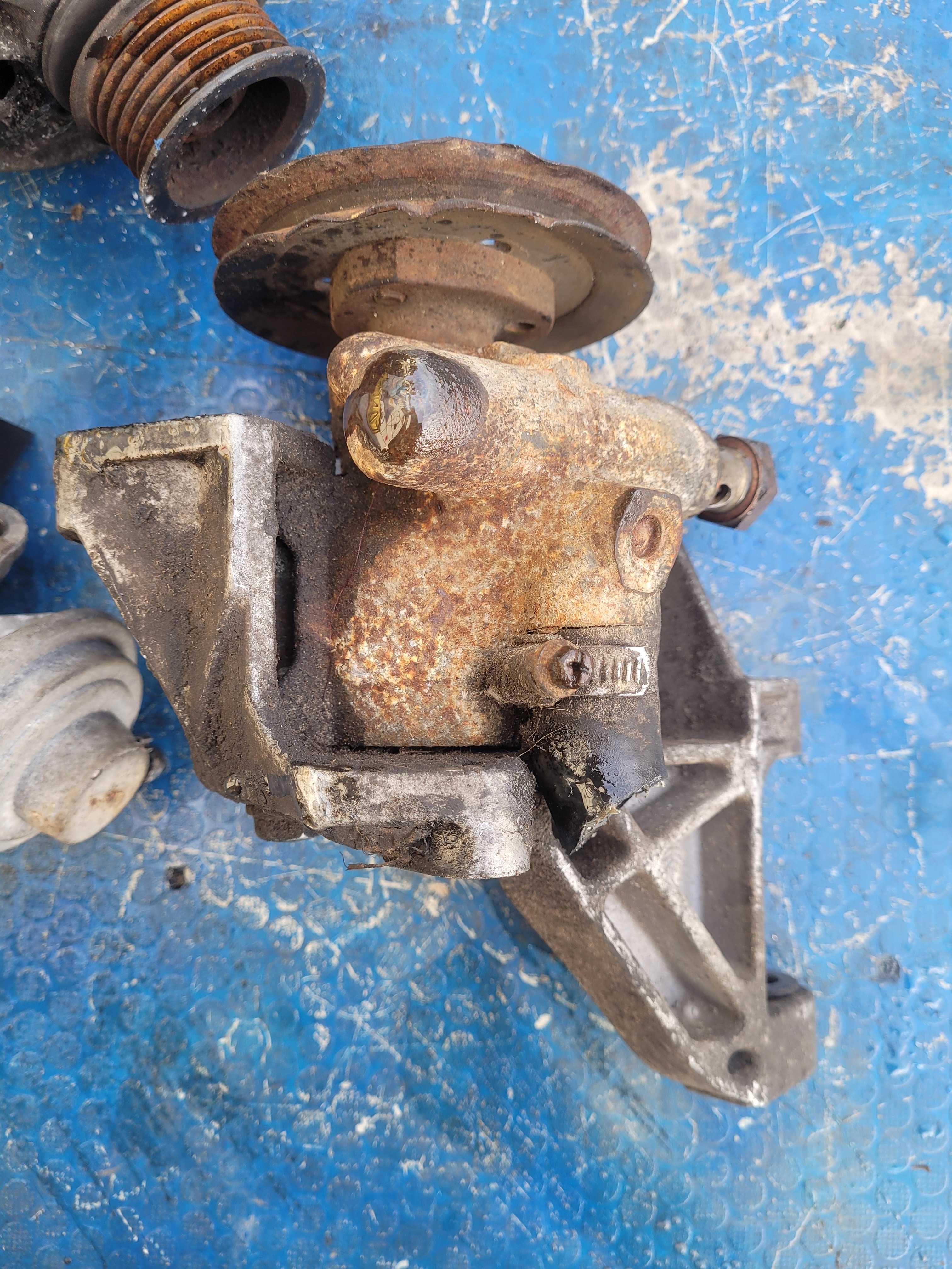 pompa wspomagania alternator obudowa golf III sdi