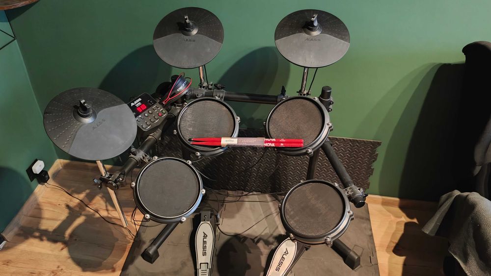 Perkusja elektroniczna Alesis Turbo Mesh Kit + pałki Nova 5A Hickory