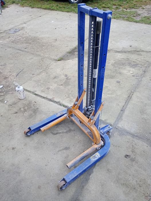 Podnośnik blacharski