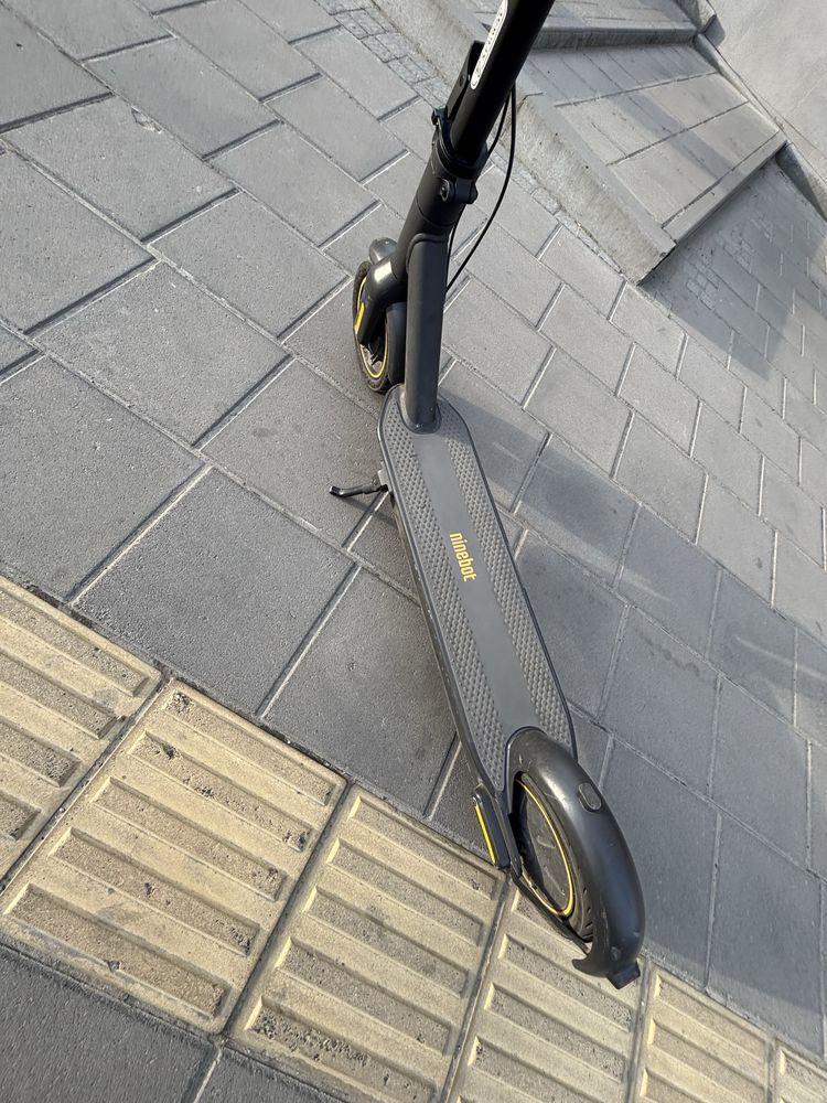Електросамокат Ninebot MAX G30