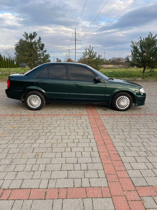 Автомобіль мазда