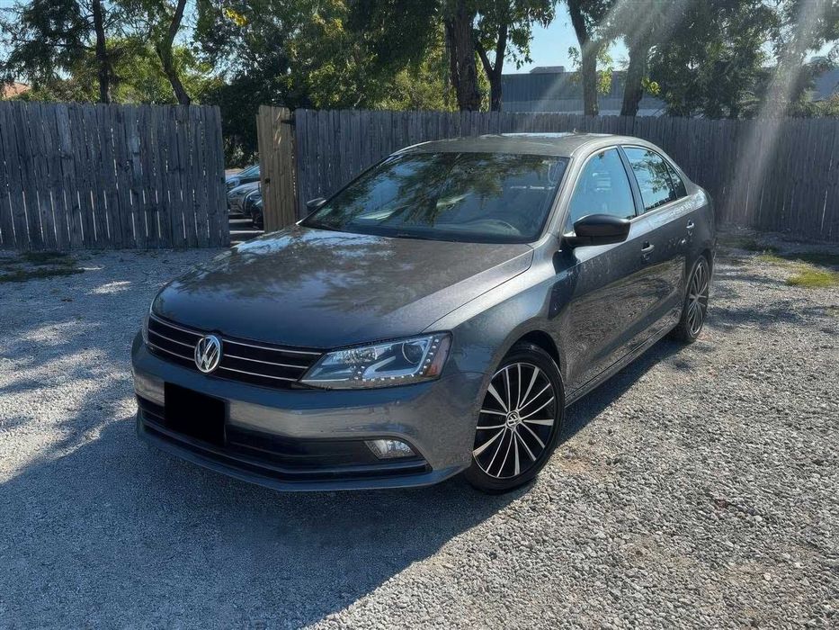 Volkswagen Jetta Sport      2016