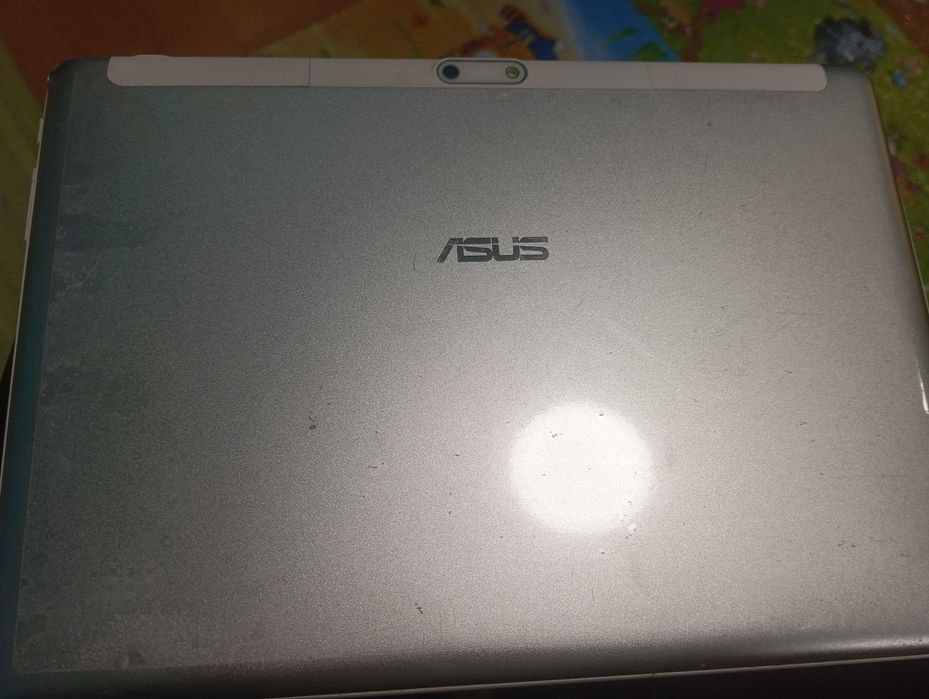 Планшет продам  на запчасти