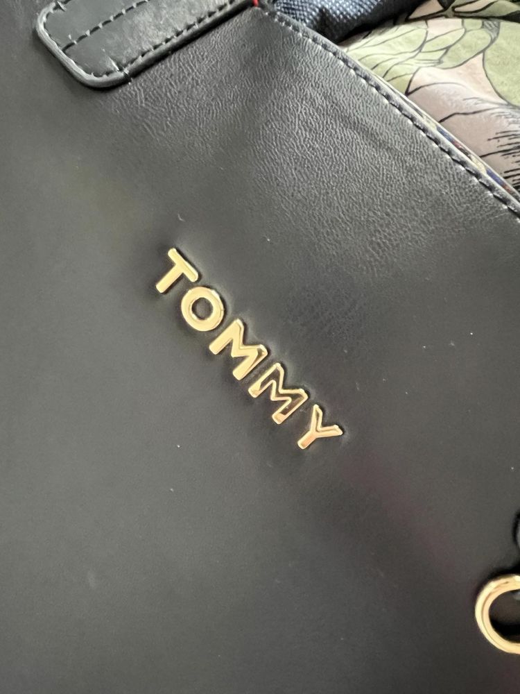 Torebka Shoperka Tommy Hilfiger Iconic Tommy Tote granatowa