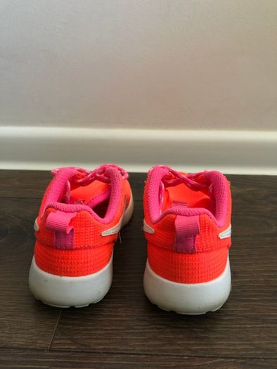 Nike Roshe rozmiar 27 różowe noeonowe