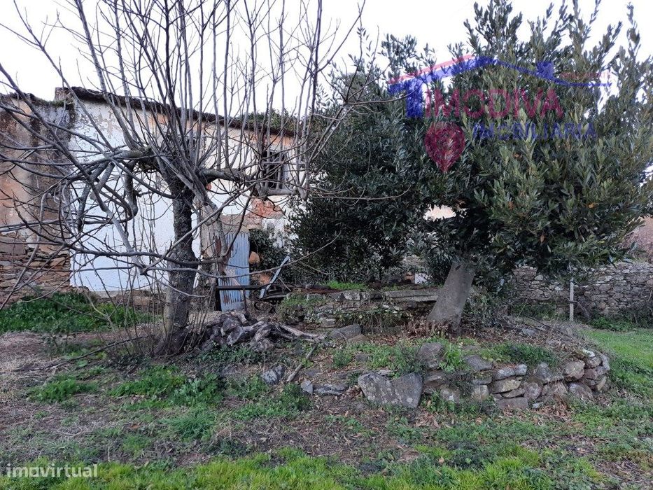 Ruínas para reabilitação em Castanheira de Pera