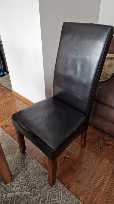 Zestaw 4 krzeseł plus duzy dywan gratis
