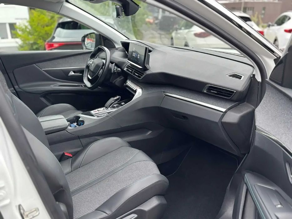 Peugeot 3008 Hybrid      2021