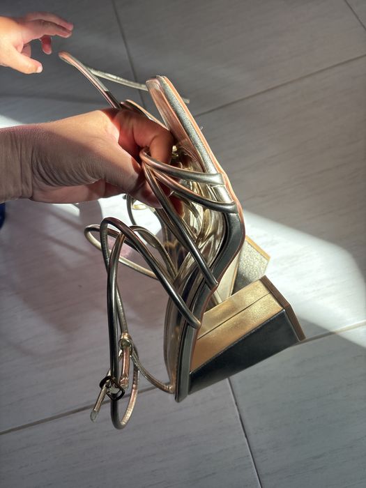 Sandalia Dourada Nova