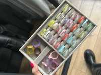 Zestaw biżuterii pierścionki plastikowe regulowane klorowe shein