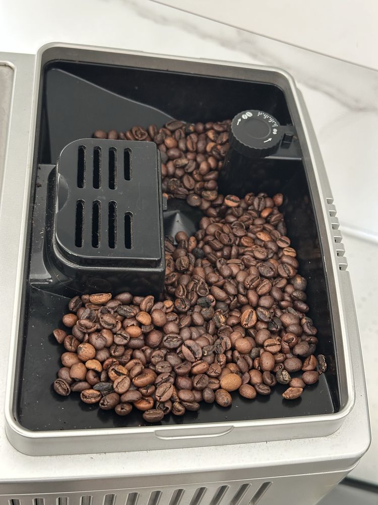 Кавомашина, кавомолка, капучинатор Delonghi