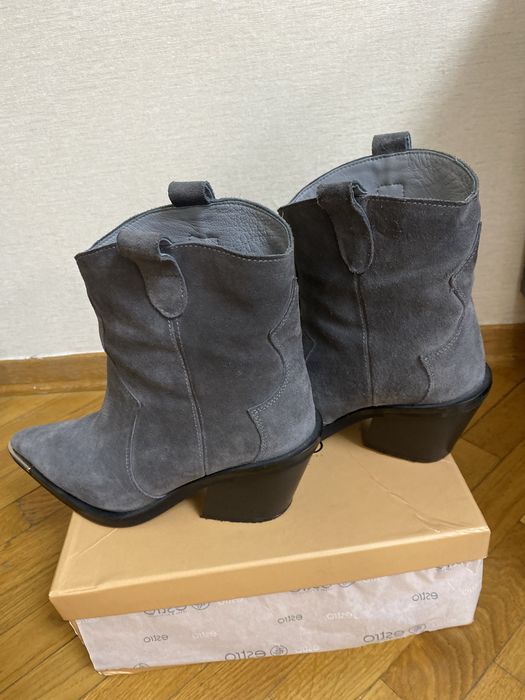 Козаки замшеві сірі Estro