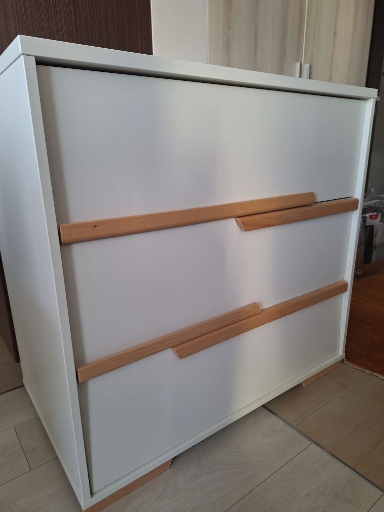 Łóżeczko Pinio wym. 140×70 + komoda (zestaw)