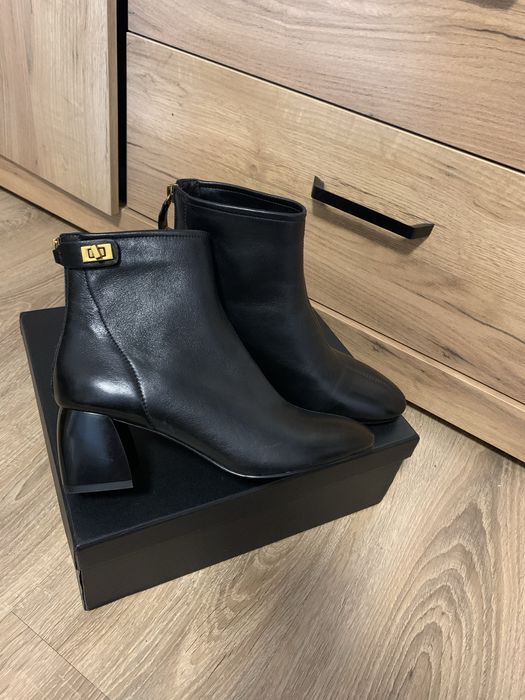 Нові черевички-ботильйони(37) натуральна шкіра