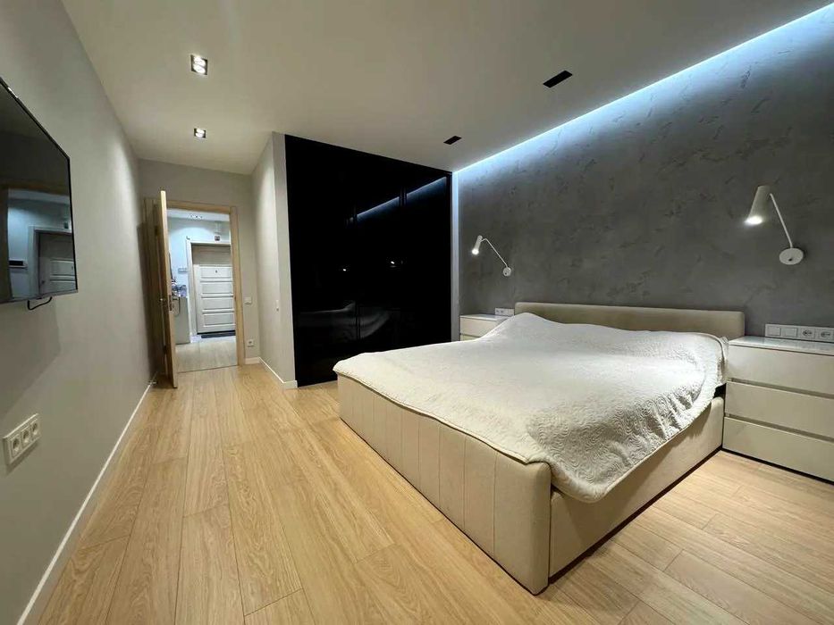 2-кім В. Лобановського пр., 4-Б ЖК Олександрівський Солом'янський р-н