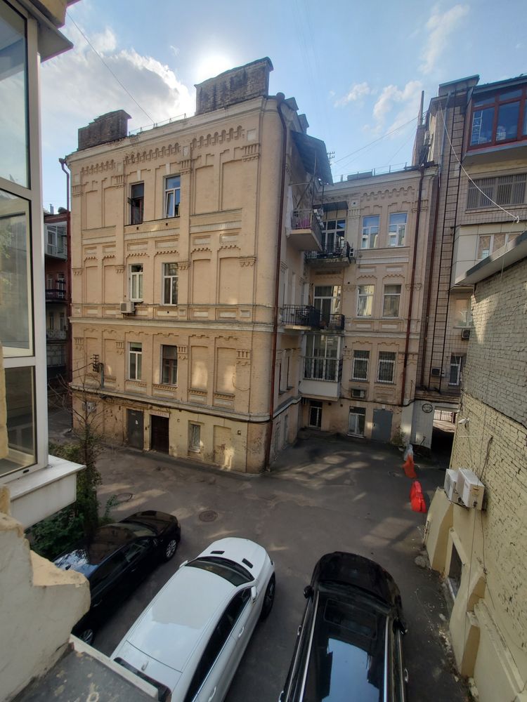 Пропонується до продажу ексклюзивна квартира!Саксаганського 22Б
