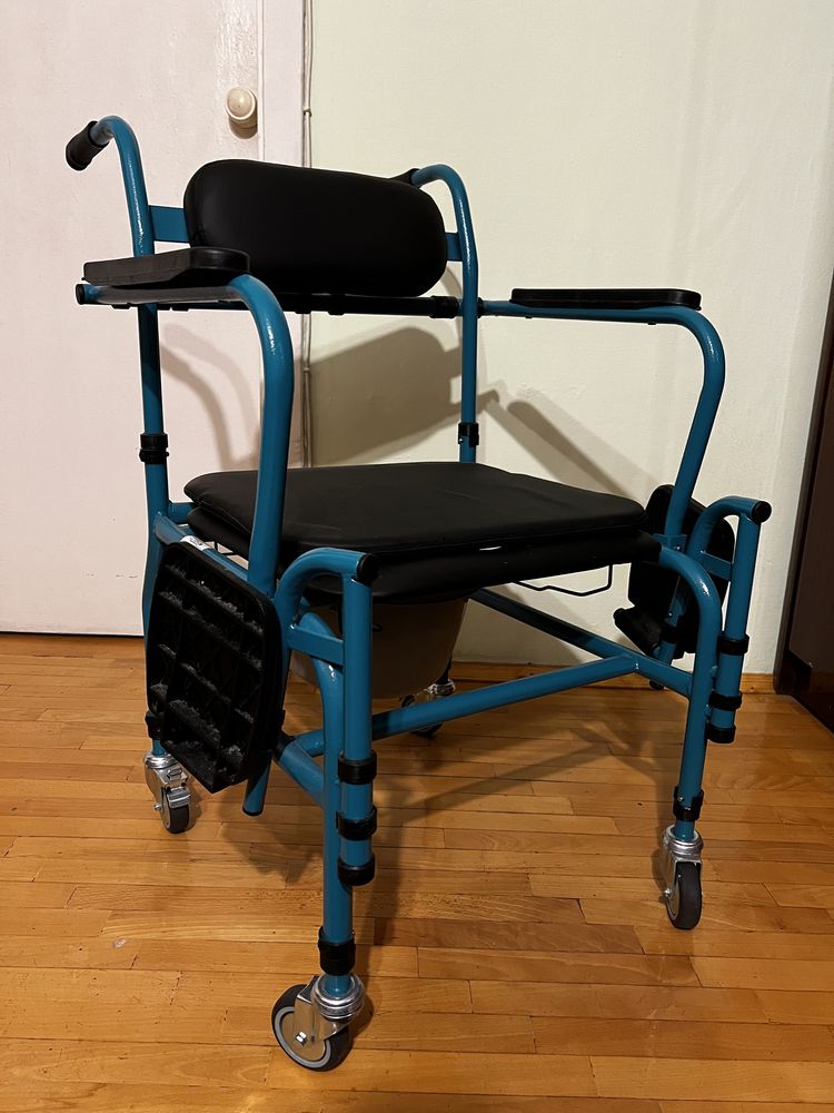Крісло-стілець з гігієнічним пристосуванням 3500грн