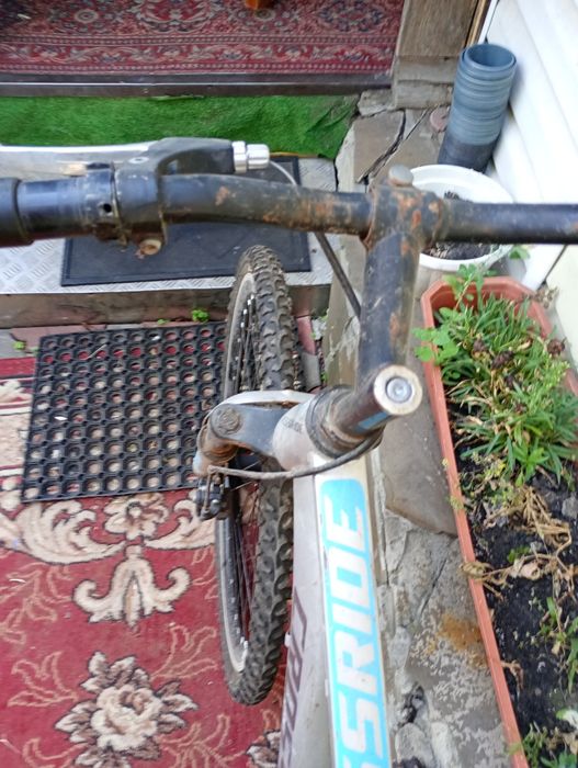 Велосипед взрослый требуют ремонта: не ездит