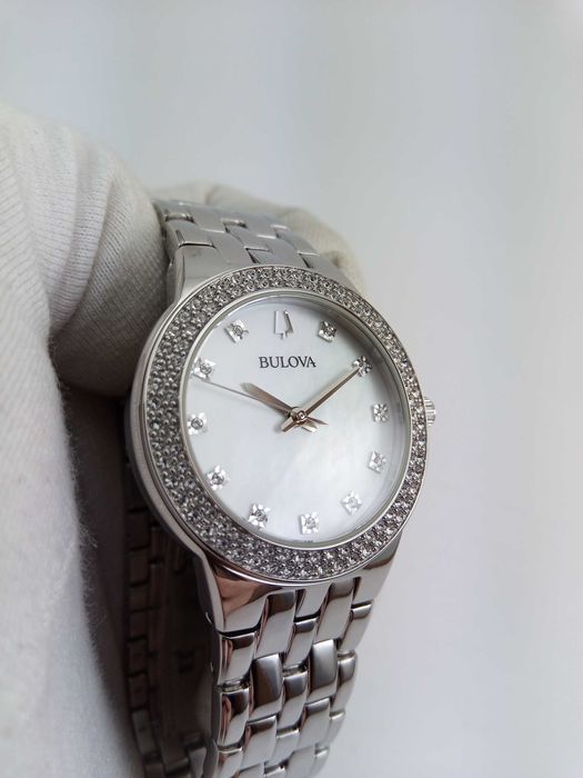 Женские часы Swarovski Bulova 96X144 с перламутровым циферблатом