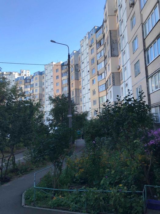 Продаж 3-кімнатної квартири,  вул. Каштанова, 8а